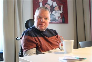 Jens Hartlef (54) lebt im DRK-Wohnheim Quellenbrink in Schiffdorf. Seit Beginn der Pandemie müssen er und die anderen Bewohner auf vieles verzichten.