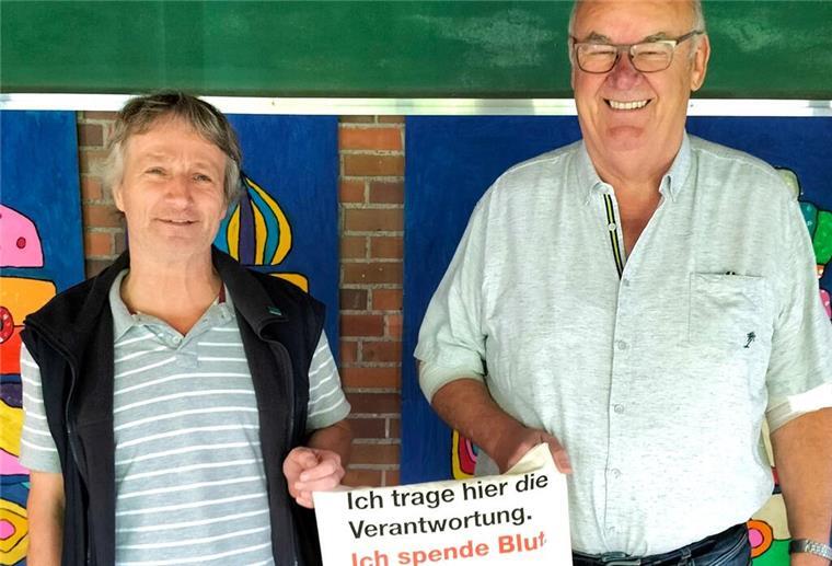 Jens Klusmann (links) und Helmut von Glahn haben zusammen 260 Mal Blut gespendet.