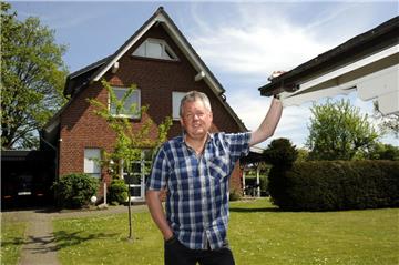 Jens Schwedhelm ist der neue Vorsitzende der TSV Wulsdorf. Der 58-jährige Finanzbeamte wurde in Dorum geboren und lebt seit seinem zweiten Lebensjahr im Wulsdorfer Ortsteil Jedutenberg. „Für mich gibt’s keinen schöneren Ort“, sagt Schwedhelm, der den TSV-Chefposten seit April innehat. Sein Vorgänger Walter Buth hatte den Posten nach 15 Jahren aus Altersgründen abgegeben.
