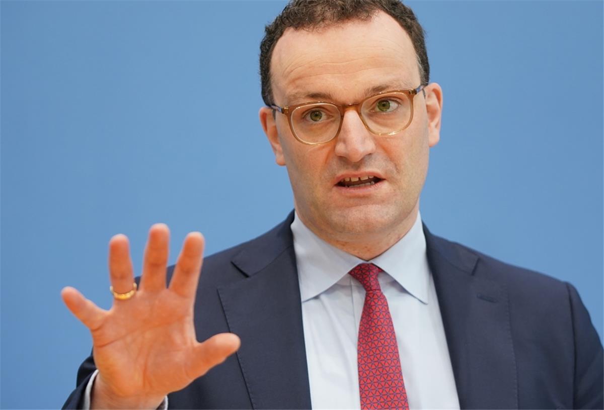 Jens Spahn (CDU), Bundesminister für Gesundheit, spricht in der Bundespressekonferenz. 