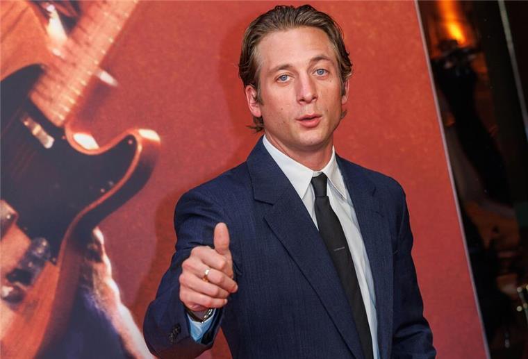Jeremy Allen White feiert neuen Springsteen-Film in Berlin Jeremy Allen White stellte in Berlin den neuen Film über Bruce Springsteen vor.