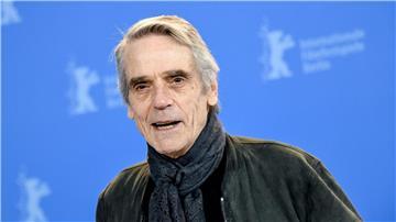 Jeremy Irons bleibt auch mit 75 Jahren beruflich aktiv.