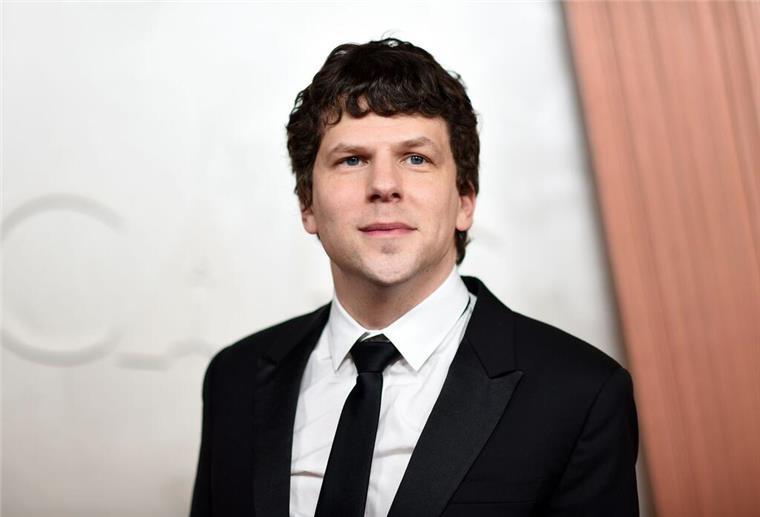 Jesse Eisenberg sehnt sich nach Lob durch den KI-Chatbot ChatGPT. (Archivbild)