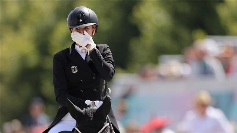 Noch ein Dressur-Gold: „Emotionaler Orkan“ Jessica von Bredow-Werndl gewinnt Gold.