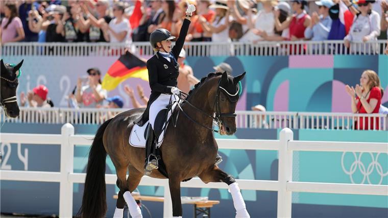 Jessica von Bredow-Werndl setzt nach viermal Gold mit Dalera auf ein neues Pferd.