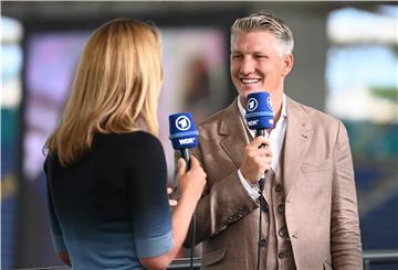 Jessy Welmer und Bastian Schweinsteiger haben von der Fußball-EM berichtet, die ARD prüft nun einen Auftritt Schweinsteigers.