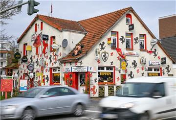 Die Fassade der Ferrari Kneipe in Bremerhaven