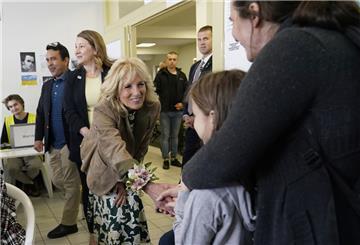 Jill Biden, First Lady der USA, trifft auf ukrainische Flüchtlinge. 