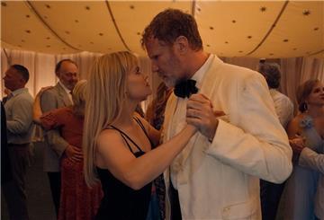 Jim (Will Ferrell) und Margot (Reese Witherspoon) geraten in „Ihr seid herzlich eingeladen“ aneinander, weil sie dasselbe Hotel für eine Hochzeitsfeier gebucht haben.