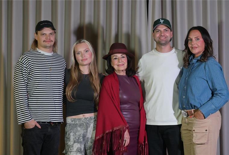 Ochsenknecht hat „in dieser blöden Zelle“ viel nachgedacht Jimi Blue ist wieder im Kreis seiner Familie.