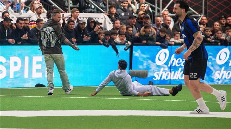 Kontra K und Jindaoui vertragen sich nach Baller-League-Zoff Jindaoui knickte bei dem Vorfall um.