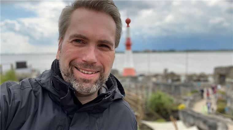 Joachim Böge sucht nach weiterer Inspiration für ein neues Video. 