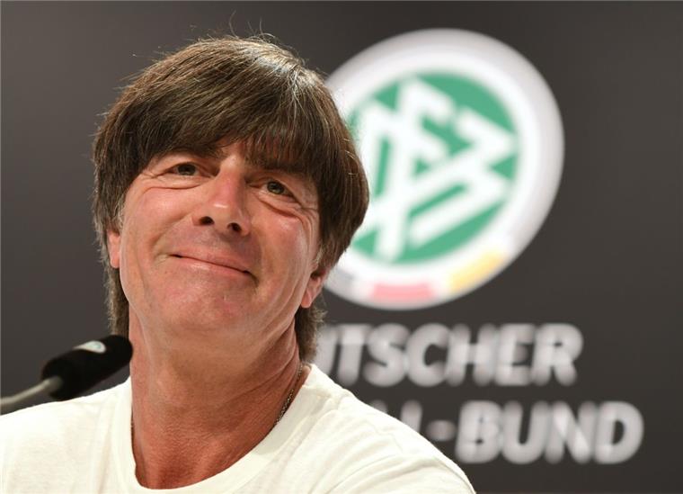 Joachim Löw bleibt mindestens bis zur WM 2018 Bundestrainer. 