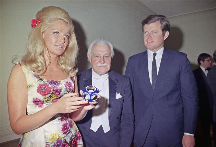 Berichte: Joan Kennedy ist tot Joan Kennedy und ihr Ex-Mann Edward Kennedy. (Archivbild)