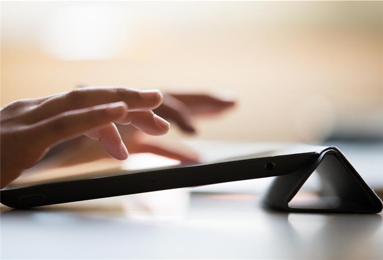 Jobcenter muss iPad für Schülerin nicht bezahlen Jobcenter müssen Schülern kein iPad bezahlen.