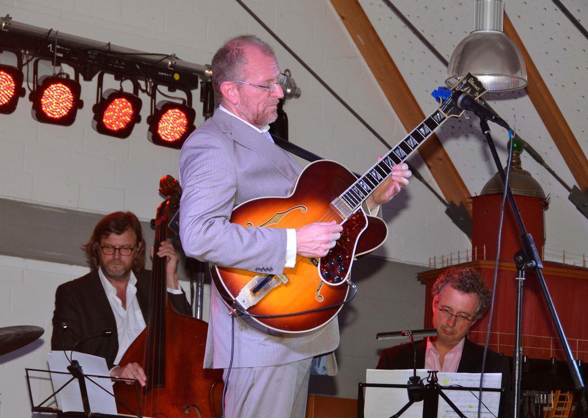 Konzert mit Jörg Seidel in Wremen: Eine Hommage an Udo Jürgens Jörg Seidel konnte mit seiner Band im Wremer Gästezentrum rund 130 Zuhörer begeistern.