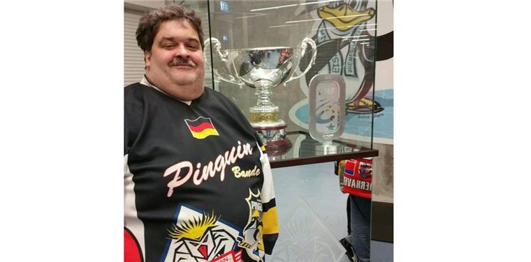 Pinguins-Fans suchen Stammzellenspender für "Platti" Jörg-Steffen Schumann ist Fan der Krefeld Pinguine. Aber er hat auch schon seit 20 Jahren gute Beziehungen zu den Bremerhavener Eishockey-Fans.