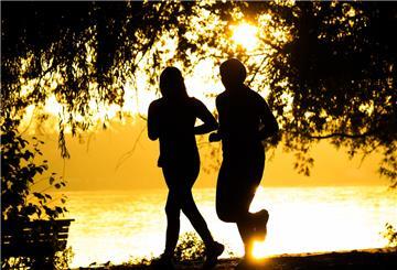 Zwei Menschen beim Joggen
