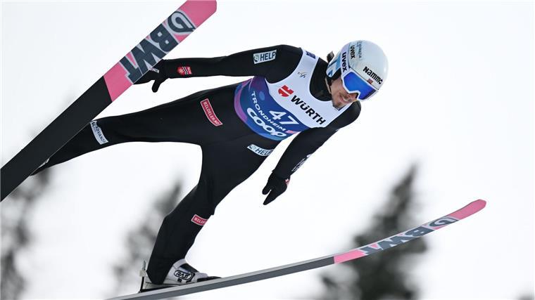 Skisprung-Zoff: Norwegens Disqualifikation gefordert Johann André Forfang springt im ersten Durchgang.
