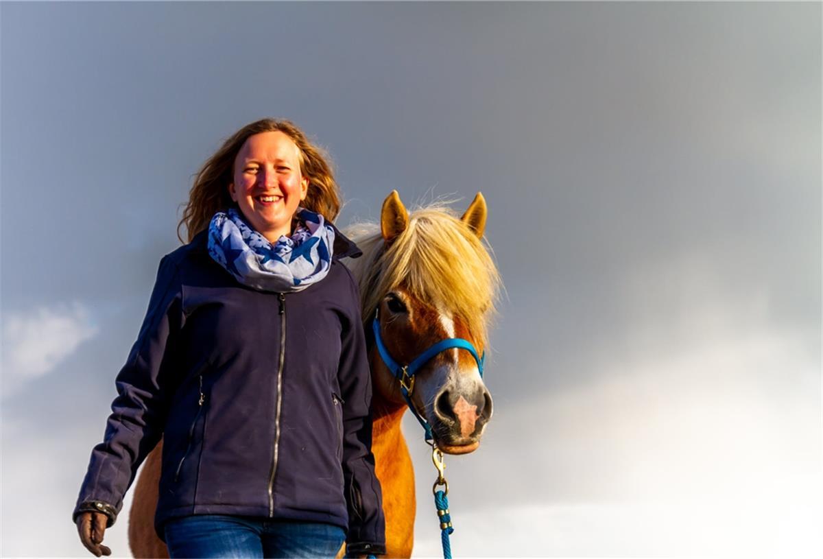 Johanna Gottesleben aus Tarmstedt ist Pferdephysiotherapeutin und -osteopathin. Für die Expertin ist gezieltes Training Voraussetzung für gesunde und belastbare Pferde.