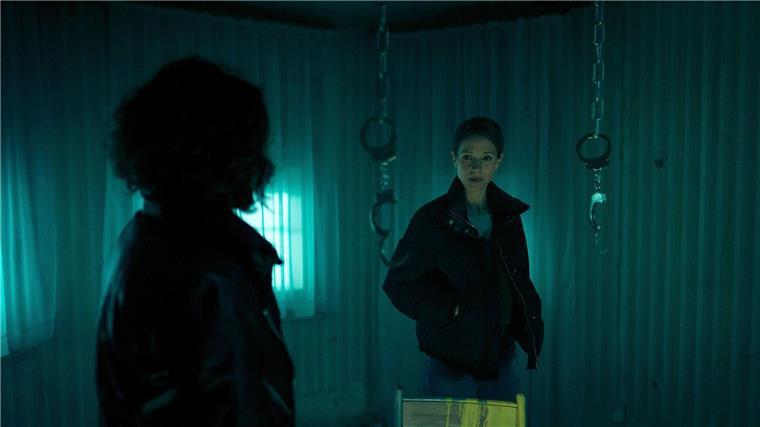 Johanna Stern (Lisa Bitter, r) und Lena Odenthal (Ulrike Folkerts) haben im ARD-Tatort den Ort gefunden, den der Ermordete zuletzt aufgesucht hatte.