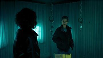 Johanna Stern (Lisa Bitter, r) und Lena Odenthal (Ulrike Folkerts) haben im ARD-Tatort den Ort gefunden, den der Ermordete zuletzt aufgesucht hatte.