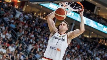 Johannes Voigtmann beim Dunking.
