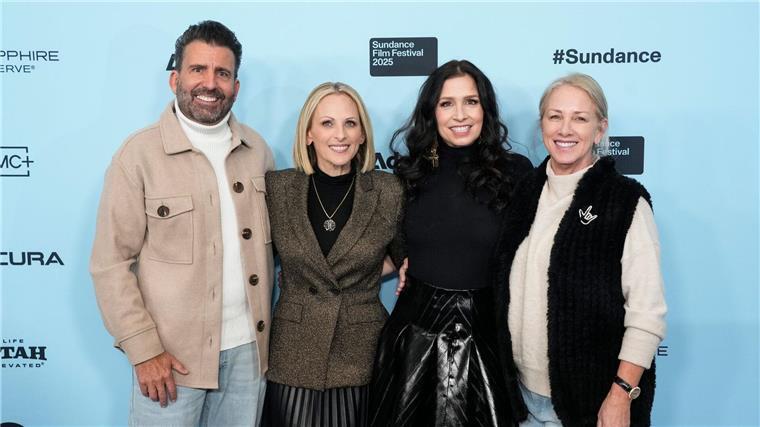 Sundance-Festival gestartet: Mit den Gedanken in Los Angeles John Maucere (von links), Marlee Matlin, Shoshannah Stern und Liz Tannebaum besuchen die Premiere von „Marlee Matlin: Not Alone Anymore“ während des Sundance Film Festivals.