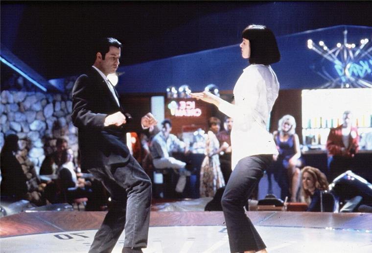 John Travolta als Vincent und Uma Thurman als Mia im Gangsterfilm „Pulp Fiction“ von Tarantino.