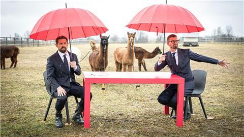 Joko Winterscheidt und Klaas Heufer-Umlauf moderieren ihre neue Show „Ein sehr gutes Quiz (mit hoher Gewinnsumme)“. 