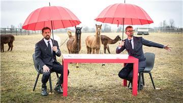 Joko Winterscheidt und Klaas Heufer-Umlauf moderieren ihre neue Show „Ein sehr gutes Quiz (mit hoher Gewinnsumme)“. 