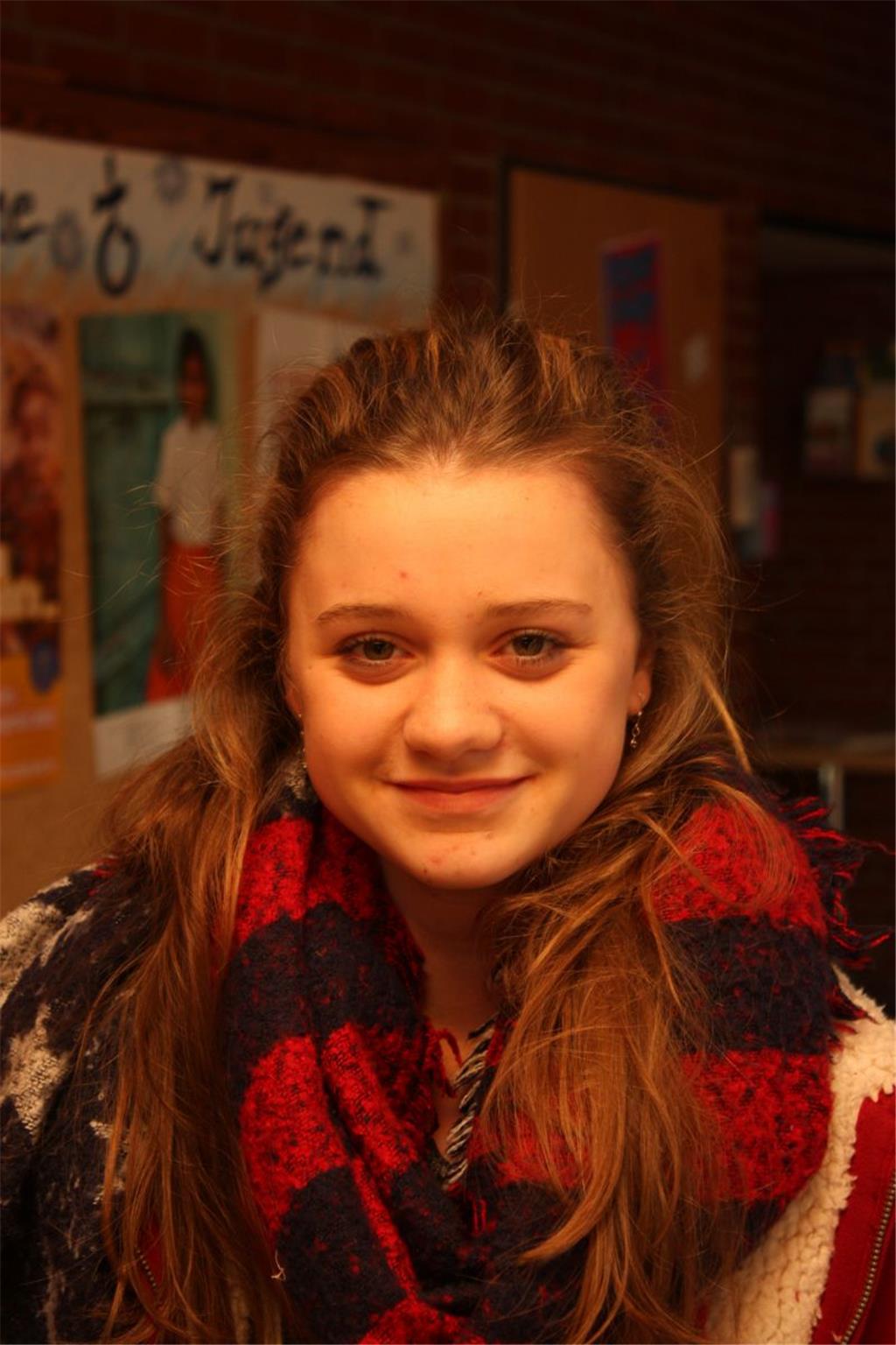 Joleen, 14 Jahre: „Wir gehen hier im Konfirmanden-Unterricht viel mehr auf die B...