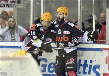 Jordan Owens (links) und Cody Lampl wollen wieder mit den Fischtown Pinguins jubeln.