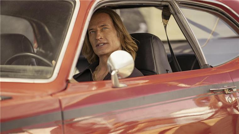 Josh Holloway spielt die Hauptrolle in „Duster“.