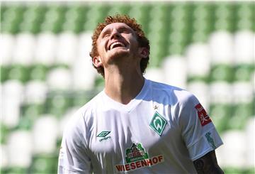 Fußball: Bundesliga, Werder Bremen - 1. FC Köln, 34. Spieltag. Werders Josh Sargent jubelt über sein Tor zum 6:1. 