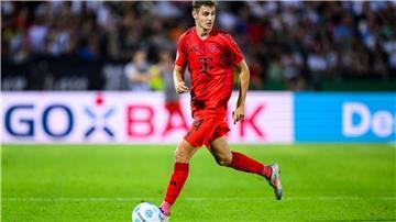 Josip Stanisic muss eine Verletzungspause einlegen.