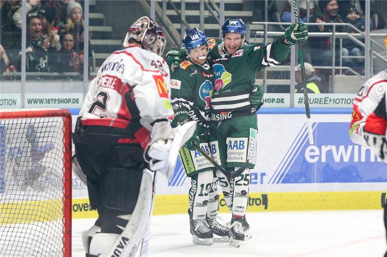 Die Pinguins verlieren auch in Augsburg Jubel bei den Augsburger Panthern: Mit 3:1 schlugen sie die Fischtown Pinguins.