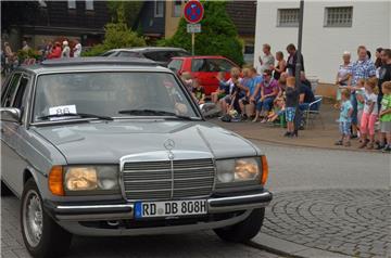 Jubel für Fahrer und Autos.