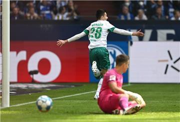 Jubel in der 9. Minute: Werders Ilia Gruev freut sich nach seinem Tor zum 0:1 gegen Schalke.