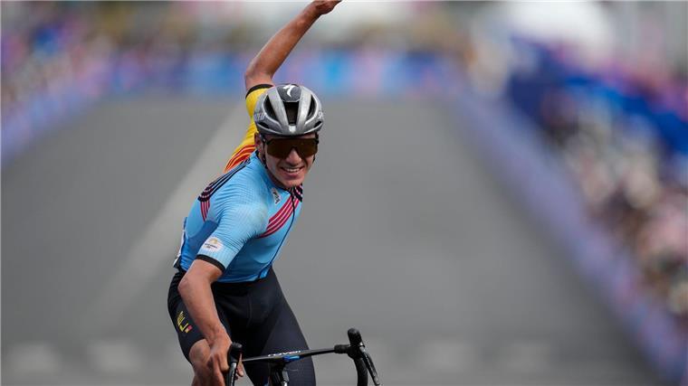 Jubel über den zweiten Olympiasieg: Remco Evenepoel