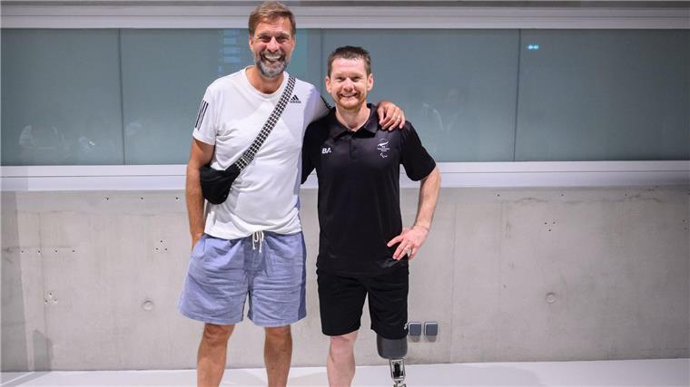 Jürgen Klopp unterstützt in Paris seinen langjährigen Freund Wojtek Czyz.