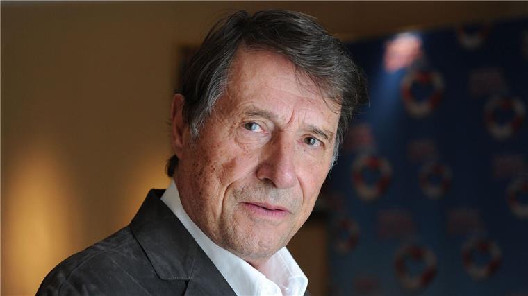 Zehn besondere Geschichten über Udo Jürgens Jürgens sang seinen Titel „17 Jahr, blondes Haar“ zuerst auf Italienisch, und die Angebetete war 18 (Archivbild)