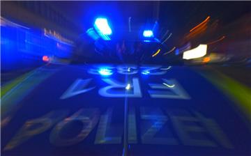 Jugendliche machen sich mit Kaugummis und Cent-Münzen auf und davon.