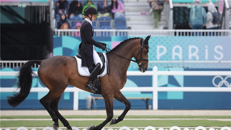 Deutsches Vielseitigkeits-Team reitet auf Medaillen-Kurs Julia Krajewski und ihr Pferd Nickel sind das erste Paar bei den olympischen Reit-Wettbewerben.