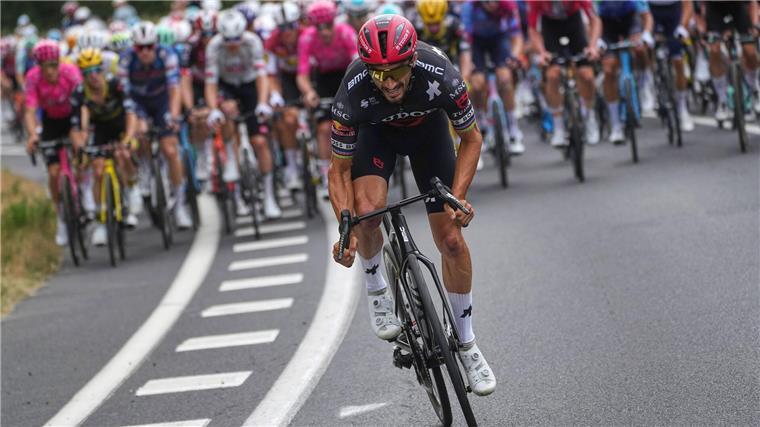 Nach Nichtangriffspakt: Pogacar verliert Gelb an Healy Julian Alaphilippe legt sich am Nationalfeiertag ins Zeug.