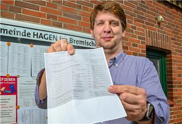 Julian Diers hat den fehlerhaften Wahlzettel, auf dem der falsche Ortsteil angegeben wurde, selbst in einem Schaukasten in Driftsethe entdeckt und der Gemeinde gemeldet. Am Dienstag hing er dort noch.