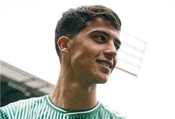 Julián Malatini ist bei Werder Bremen angekommen.