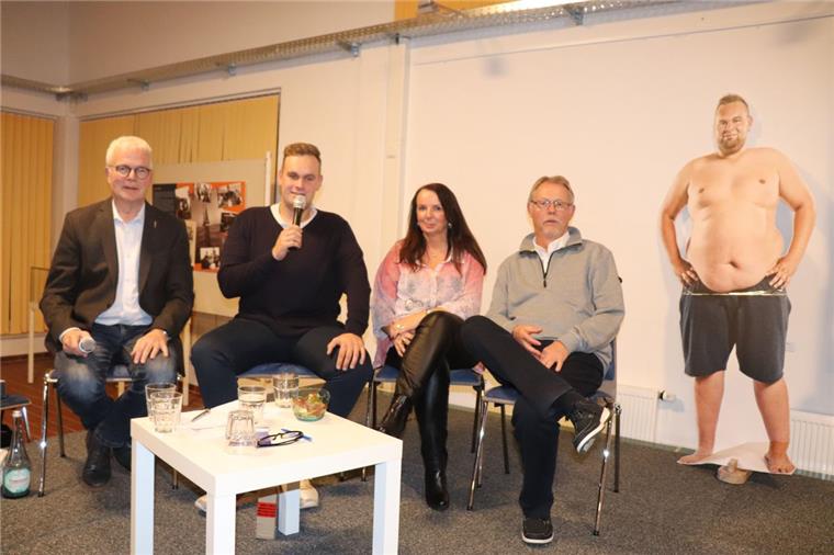 Julian Meiyer (Mitte) trat am "Wurster Talk" auf. Er erzählte über seine Erfahrungen bei der Sat.1-Sendung "The Biggest Loser".