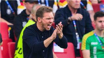 Julian Nagelsmann feuert seine Spieler an. 