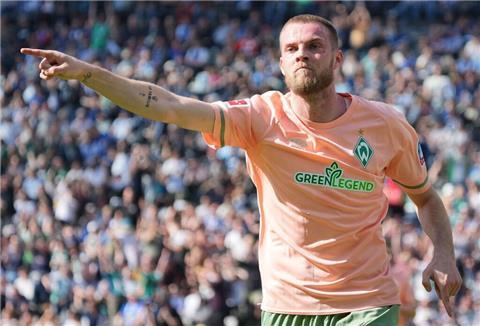  Bremens Marvin Ducksch jubelt 